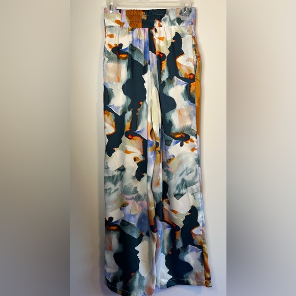 NWOT Pattered Wide Leg Pants - Picture 3 of 6